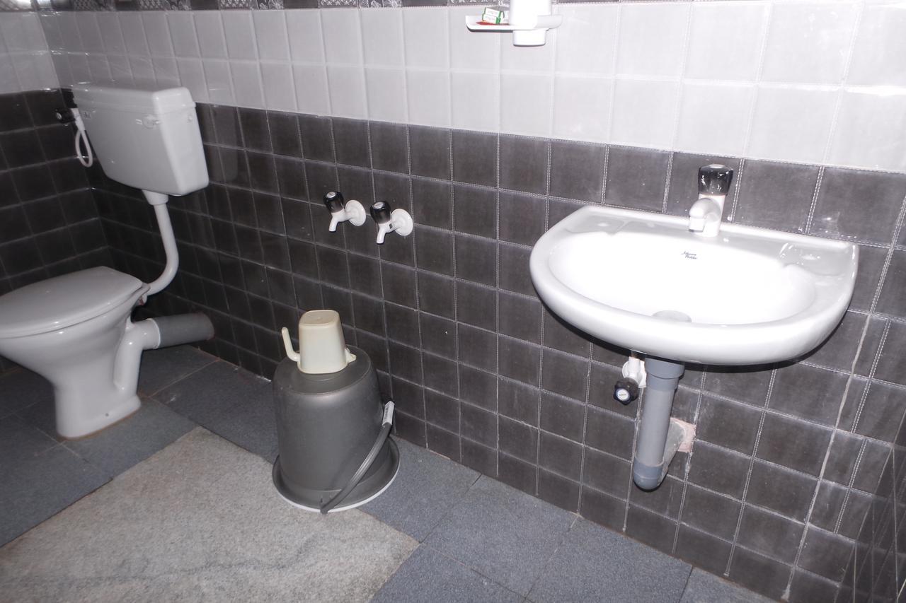 Iroomz Sri Vinayaka Comfort Viradzspet Kültér fotó